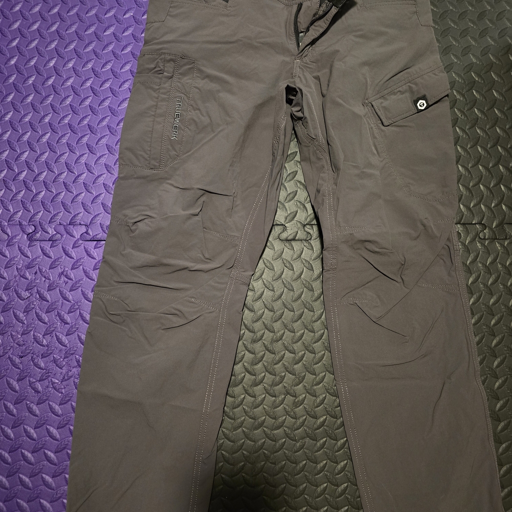 Stylish Women's Straight Leg Jeans in Dark Gray